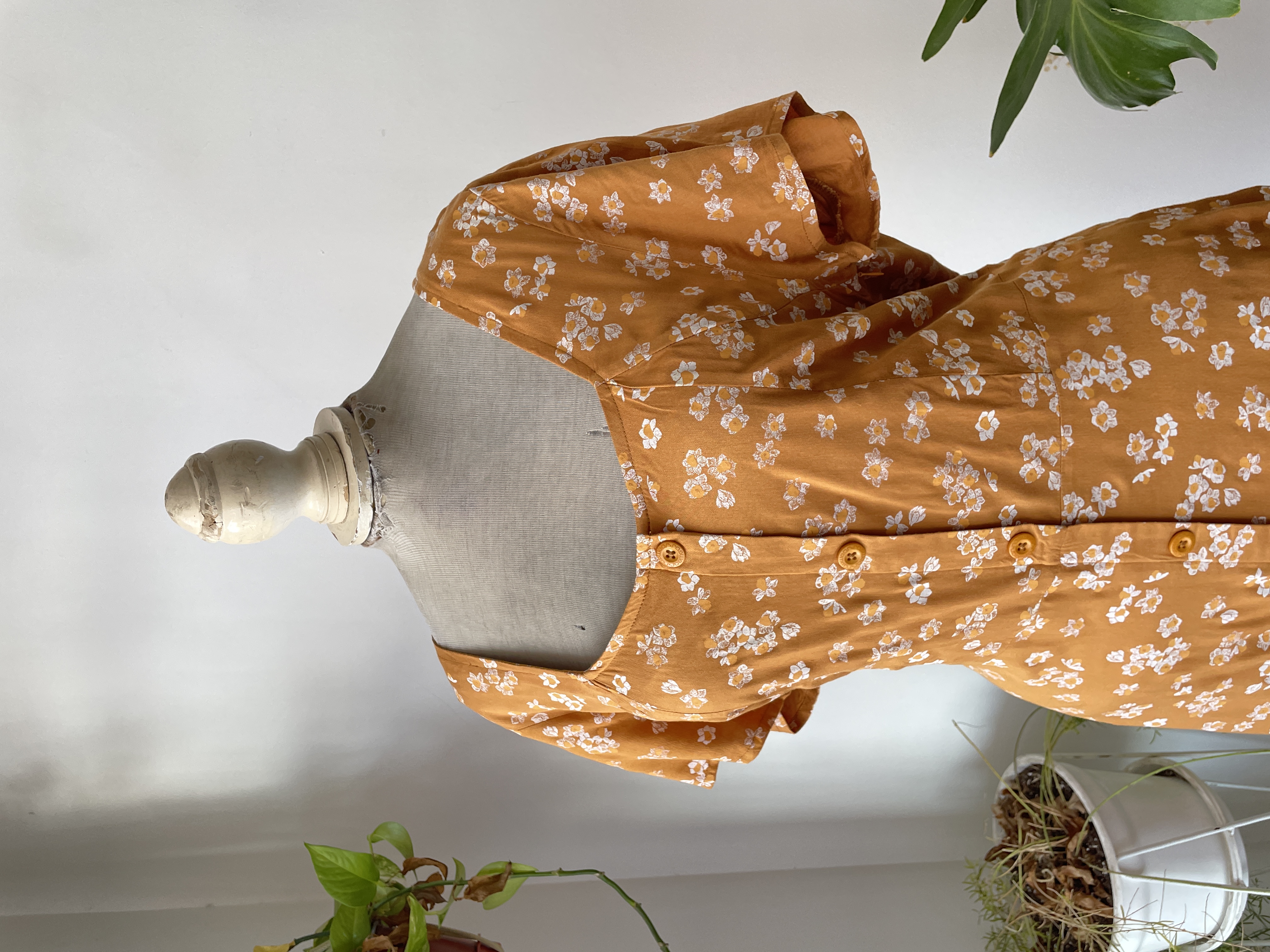 Vestido ocre Floral. Talla: XL 2