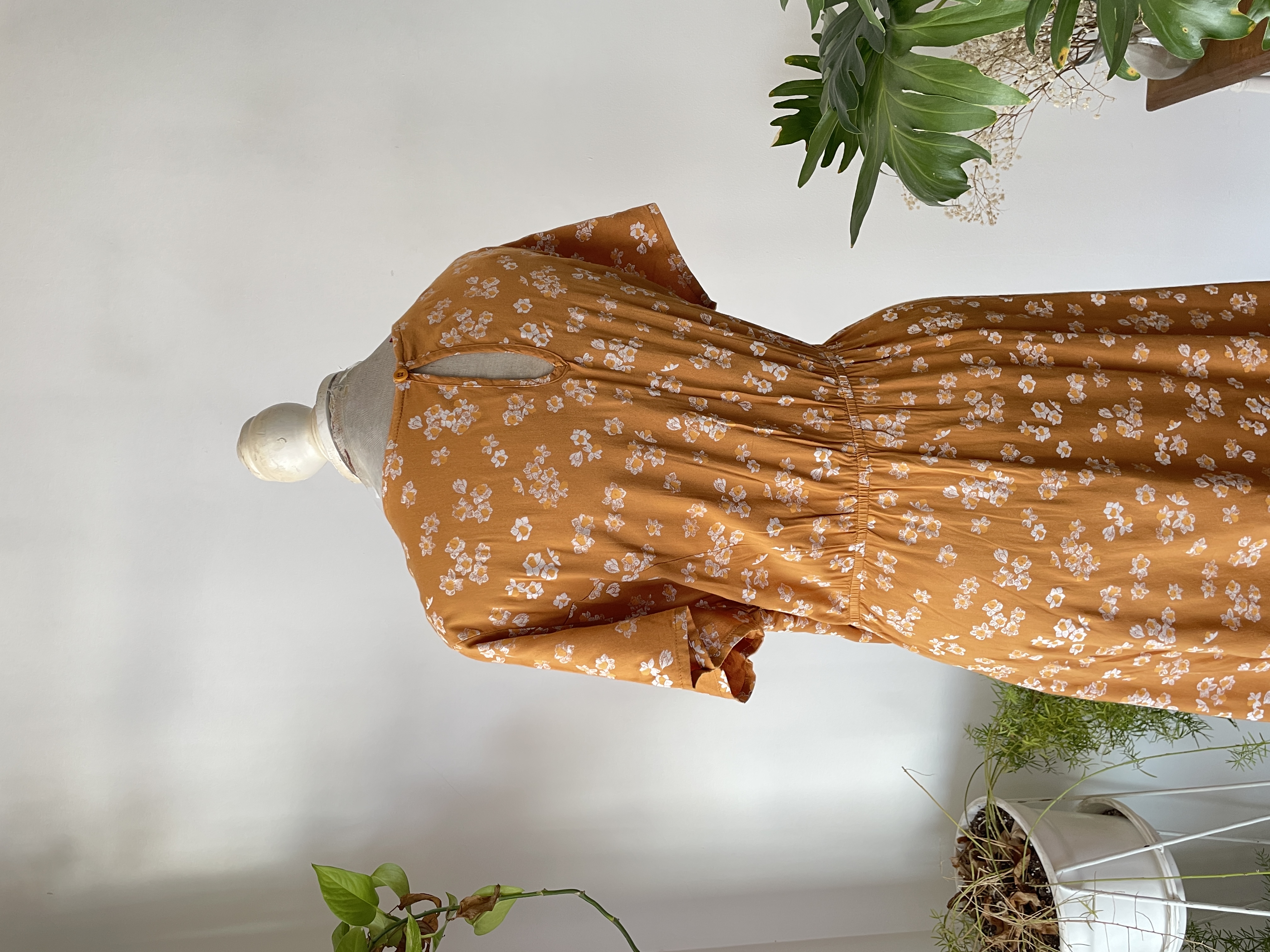 Vestido ocre Floral. Talla: XL 3