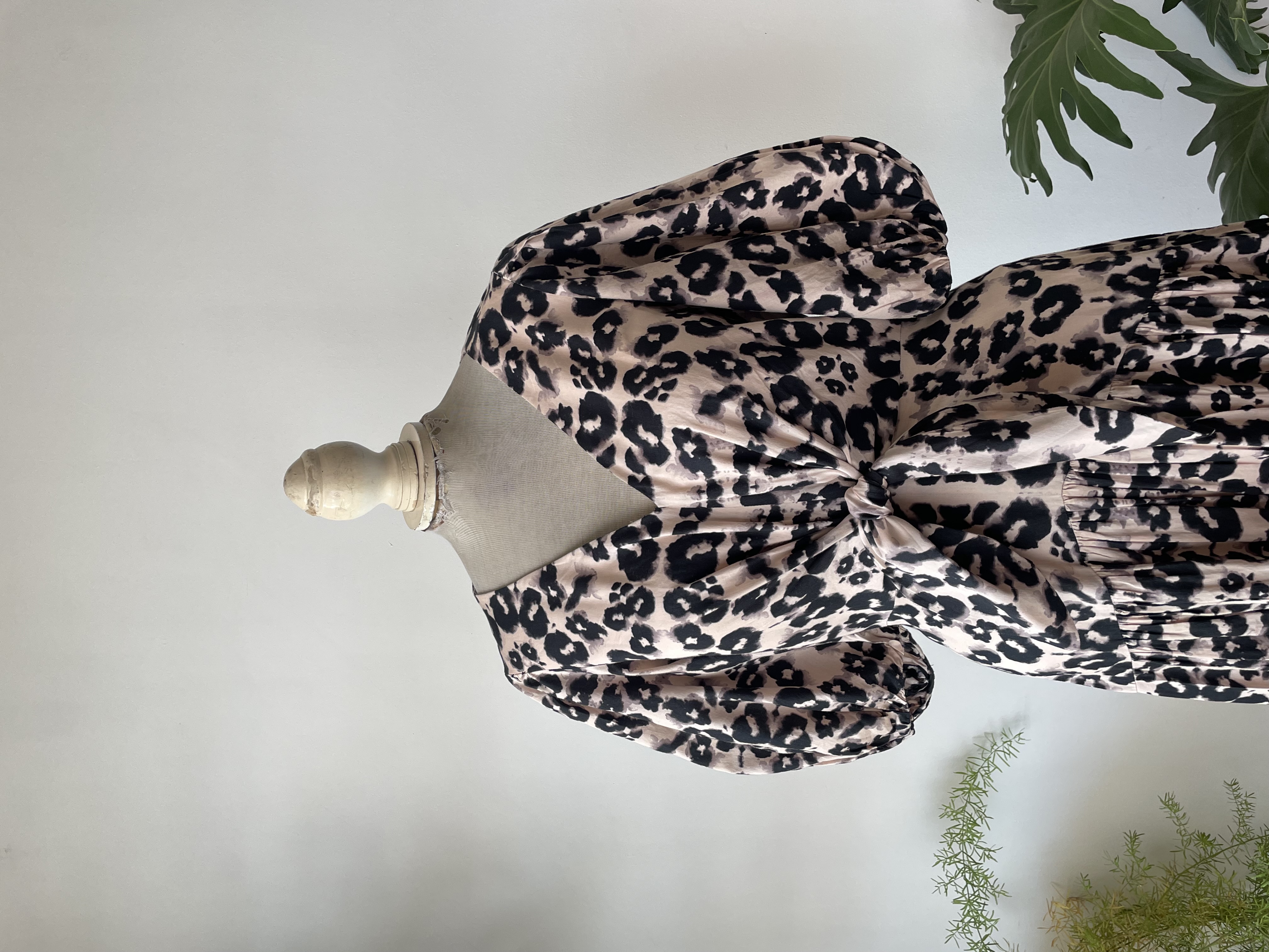 Vestido leopardo. Talla: 6 (S/M) 2