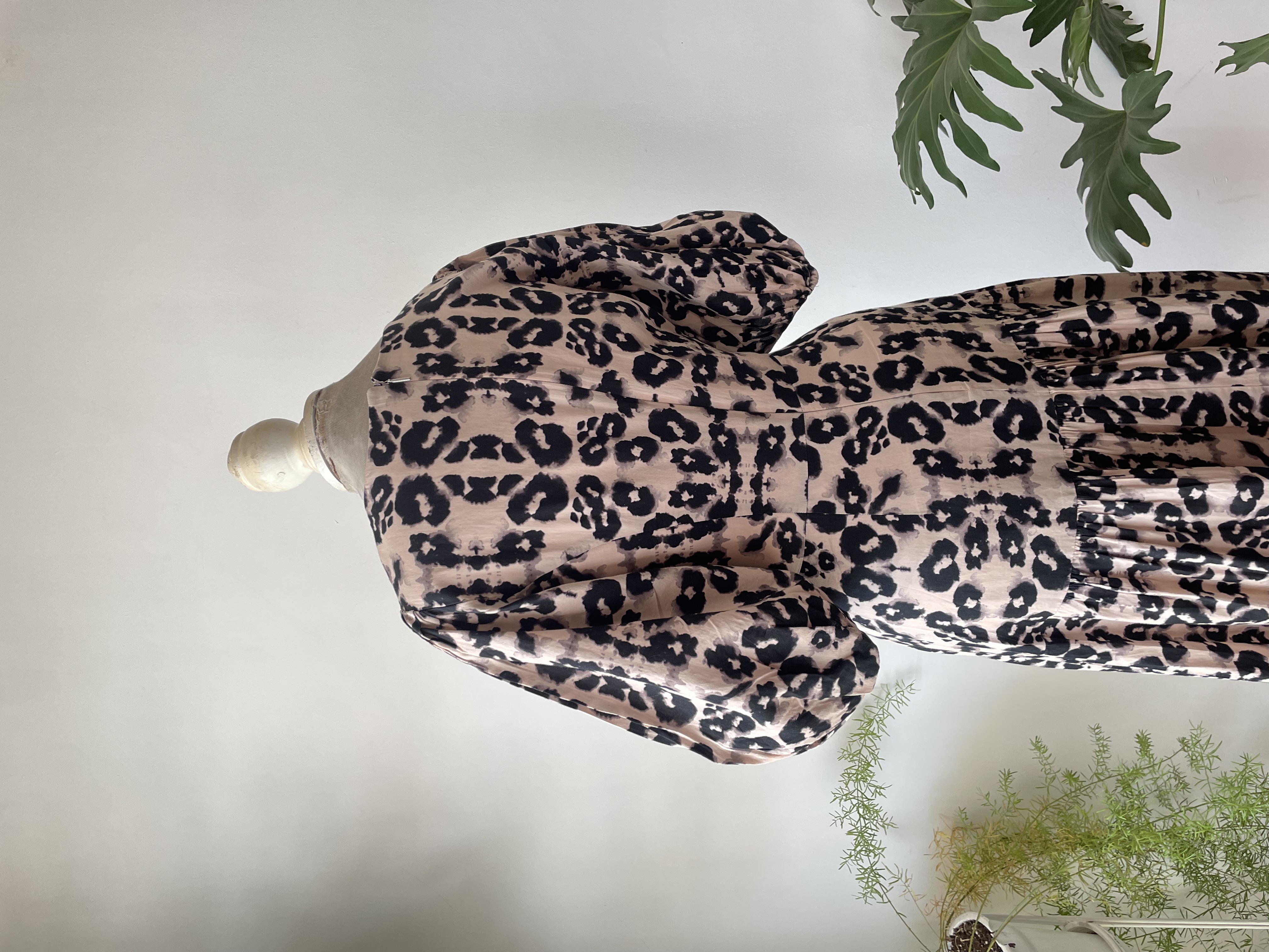 Vestido leopardo. Talla: 6 (S/M) 8