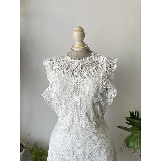 Vestido encaje. Talla: M