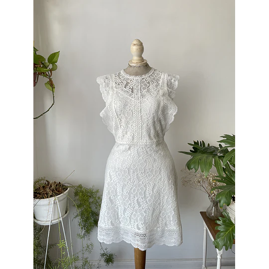 Vestido encaje. Talla: M