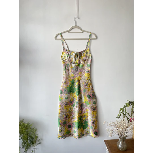 Vestido satín. Talla: M chico (S/M)