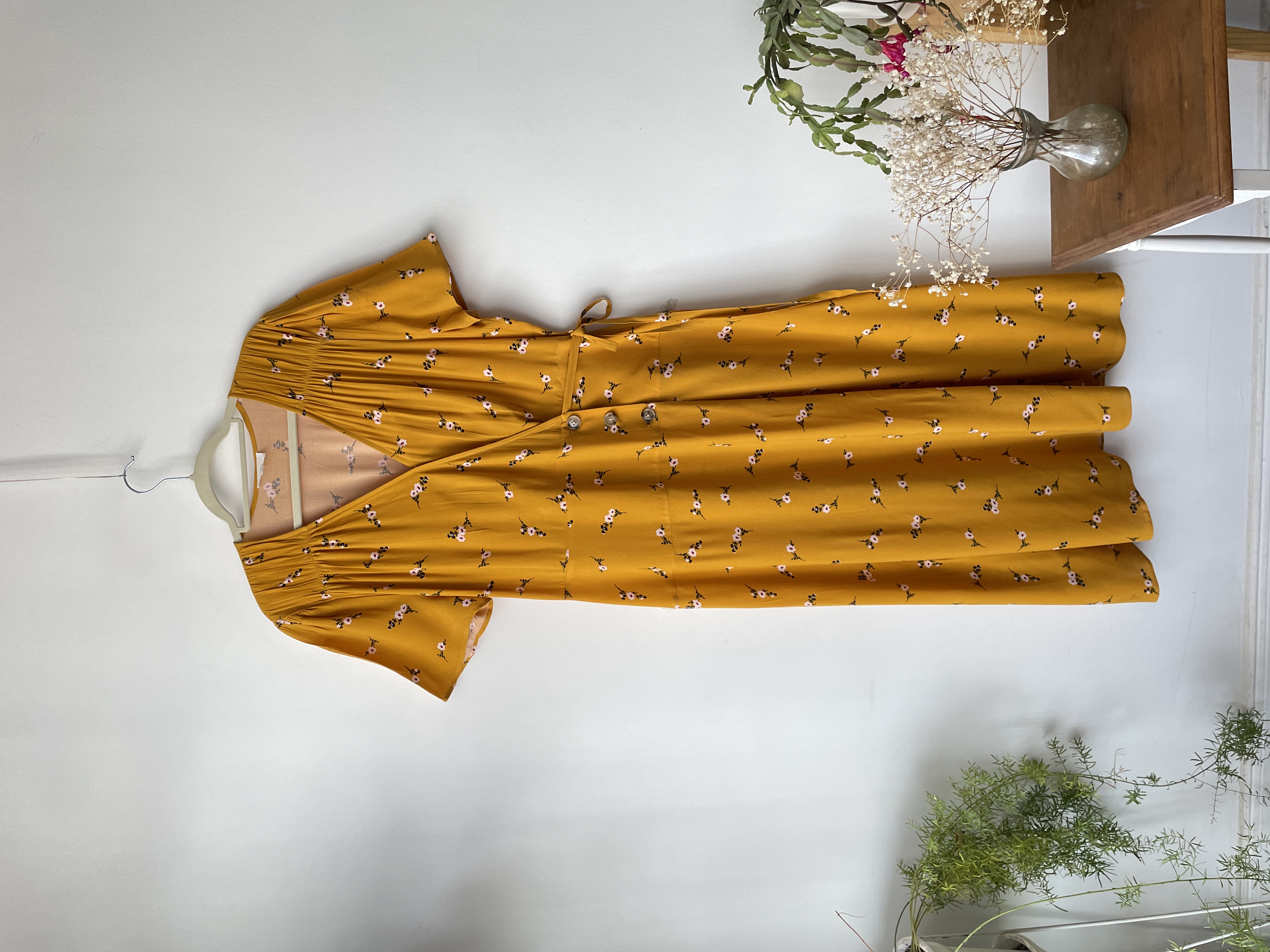 Vestido floral ocre. Talla: L 1