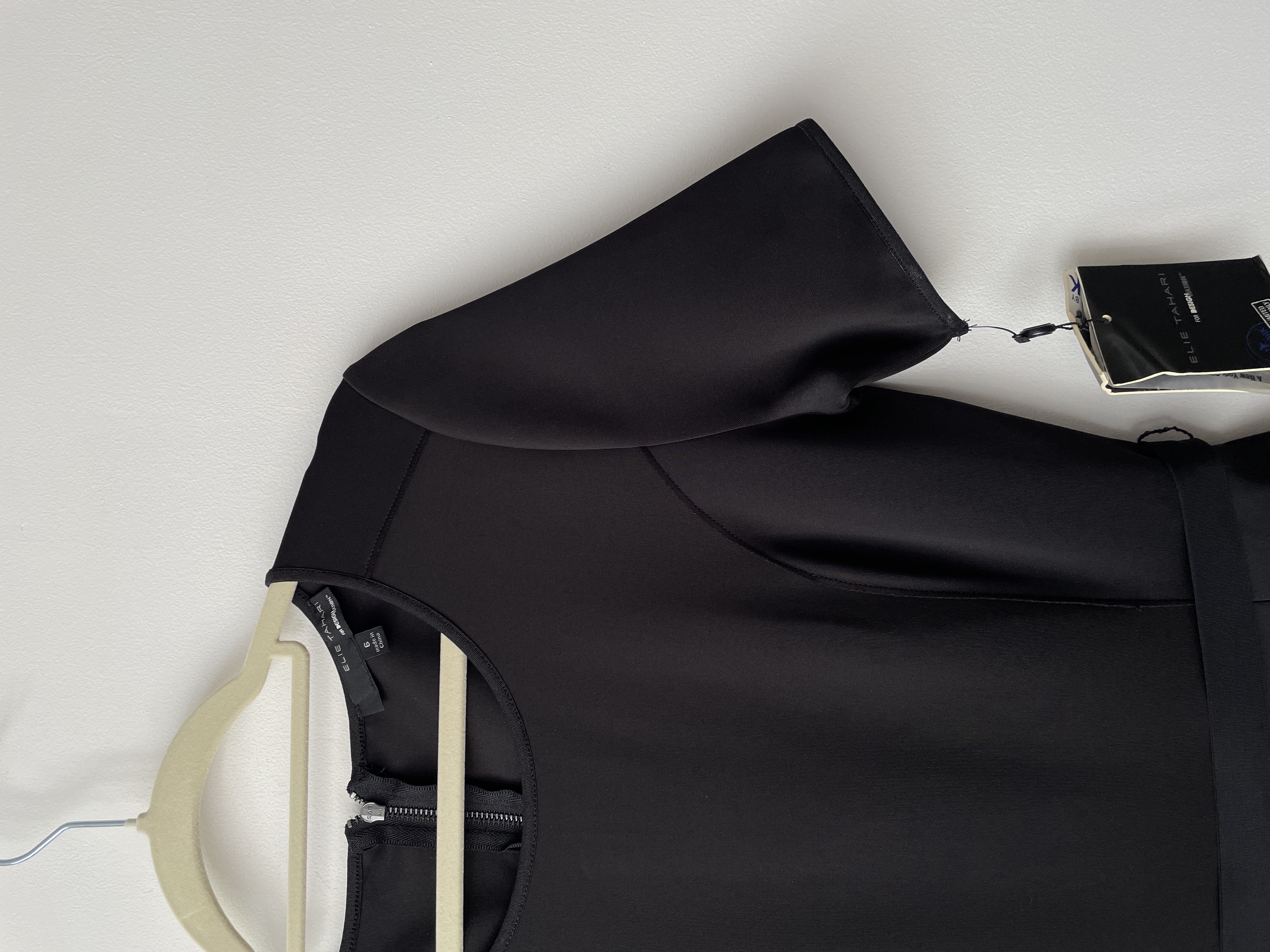 Vestido Tahari. Talla: 6 (S/M) 2