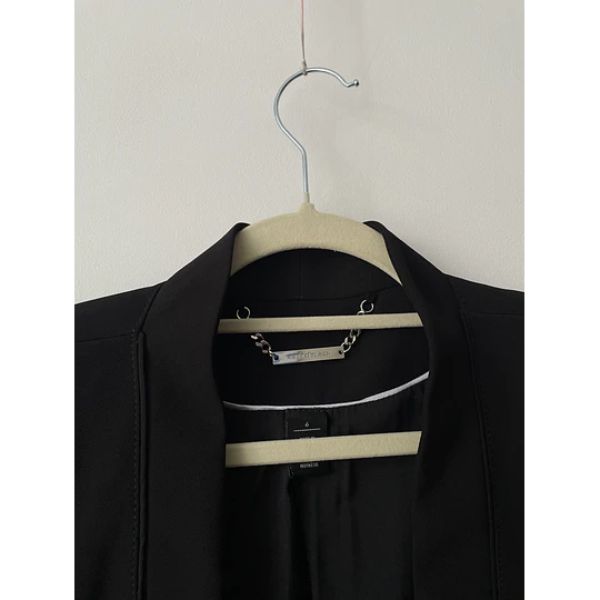 Blazer asimétrico. Talla: 6 (38)