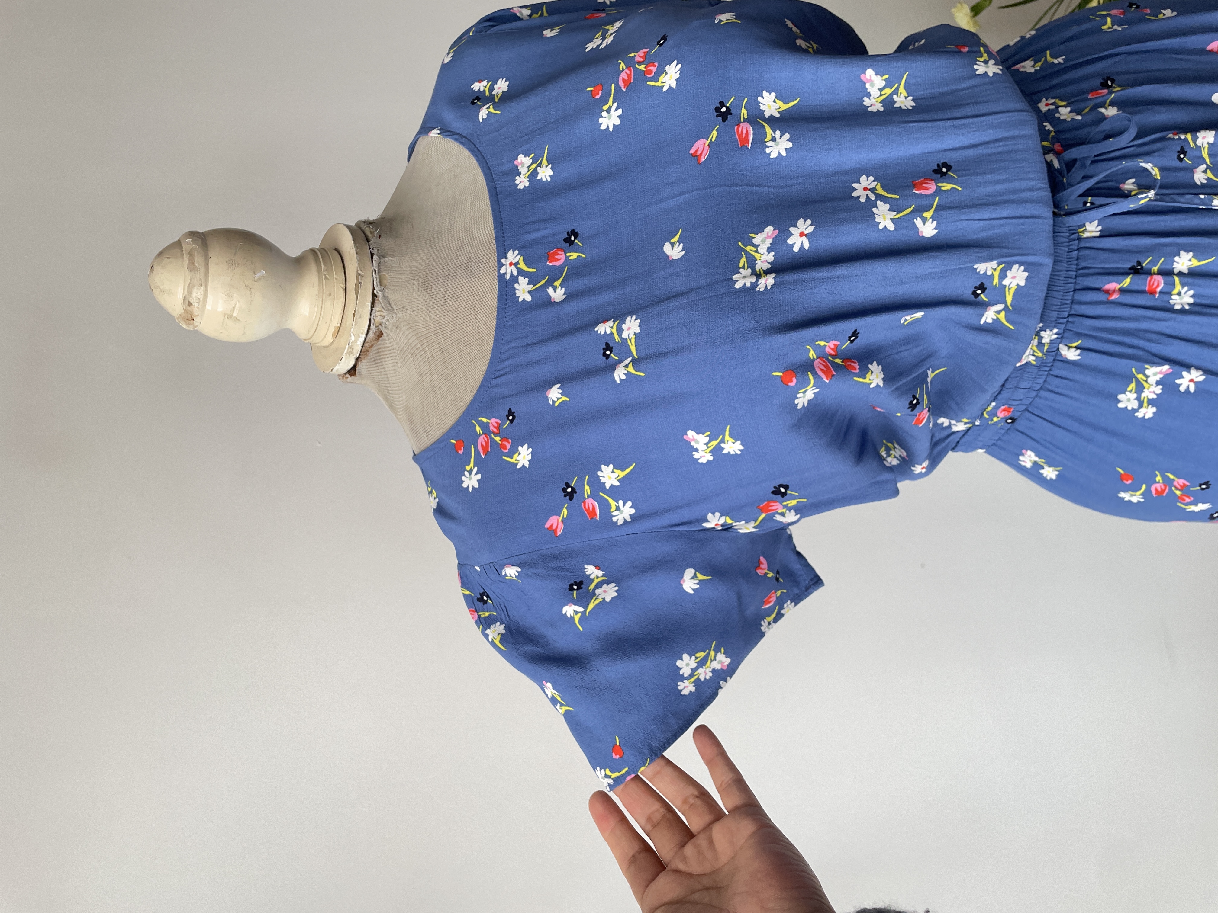 Vestido azul flores. Talla: M grande (M/L)  5