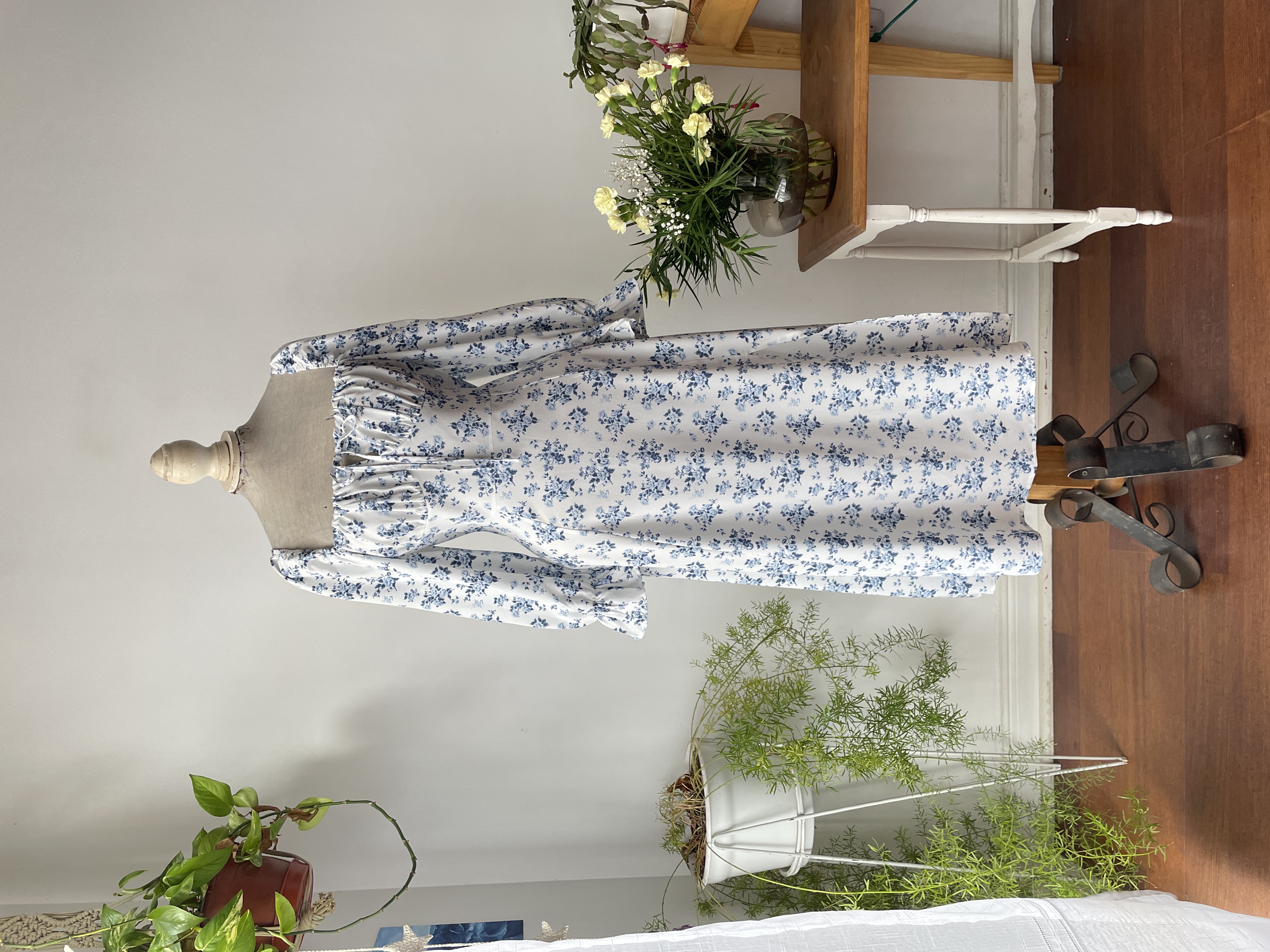 Vestido flores. Talla: L  1