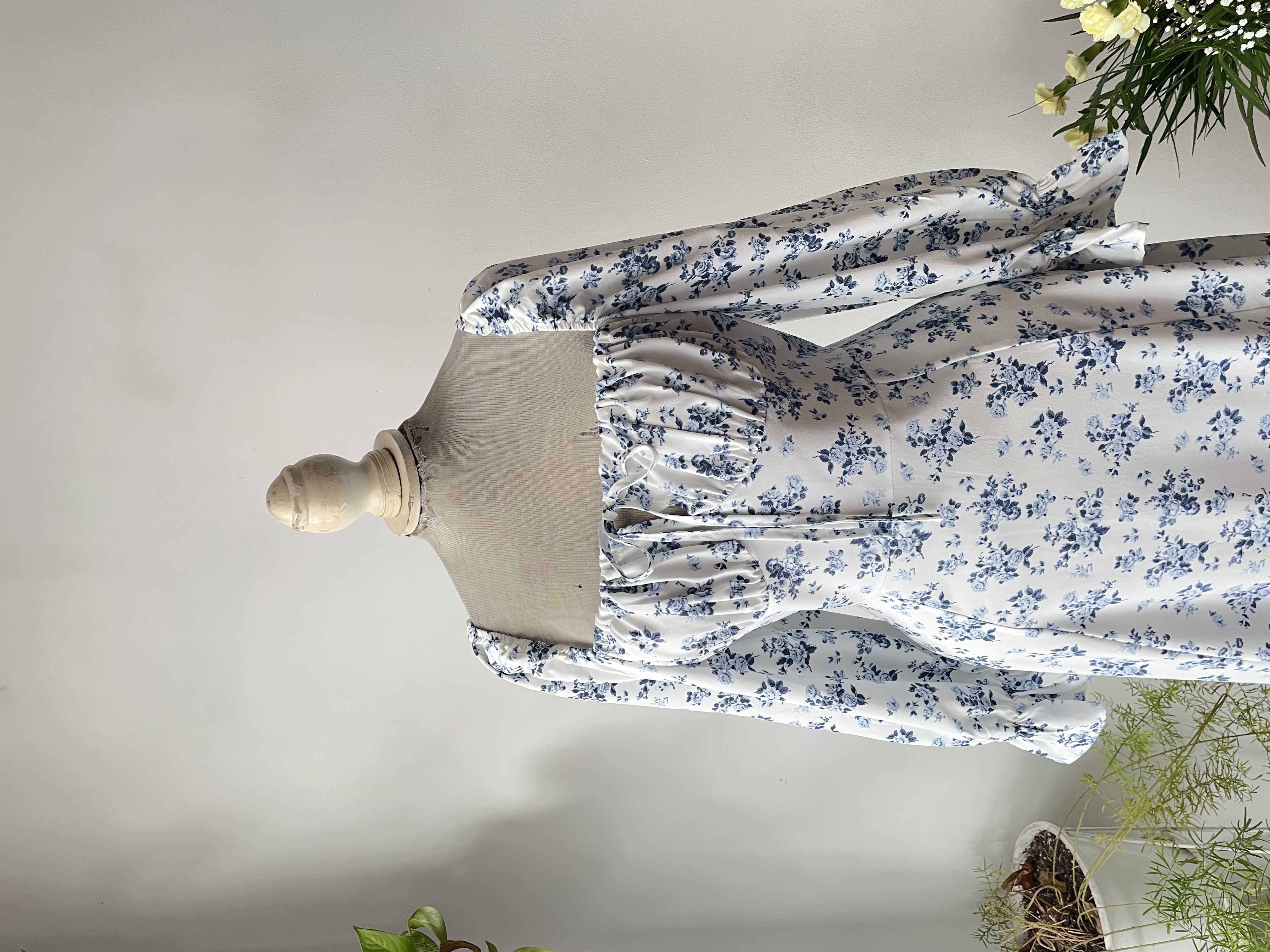 Vestido flores. Talla: L  4