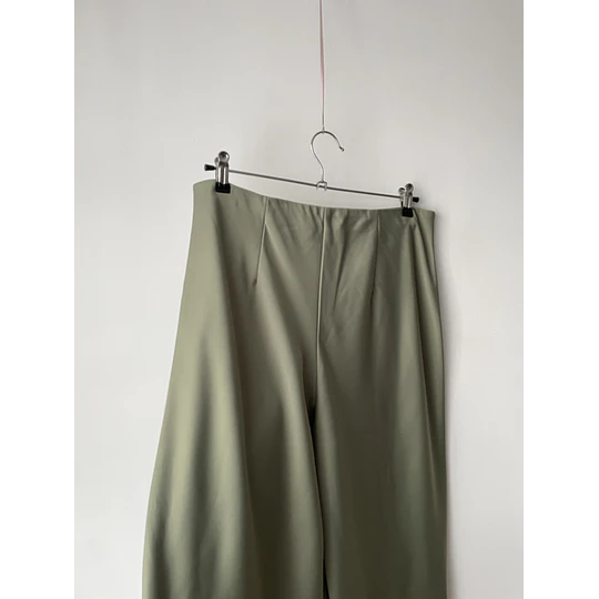 Palazzo oliva. Talla: 10 (m)