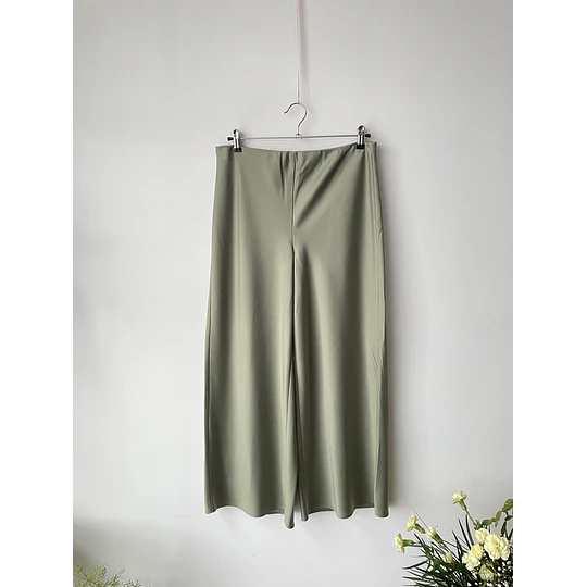 Palazzo oliva. Talla: 10 (m)