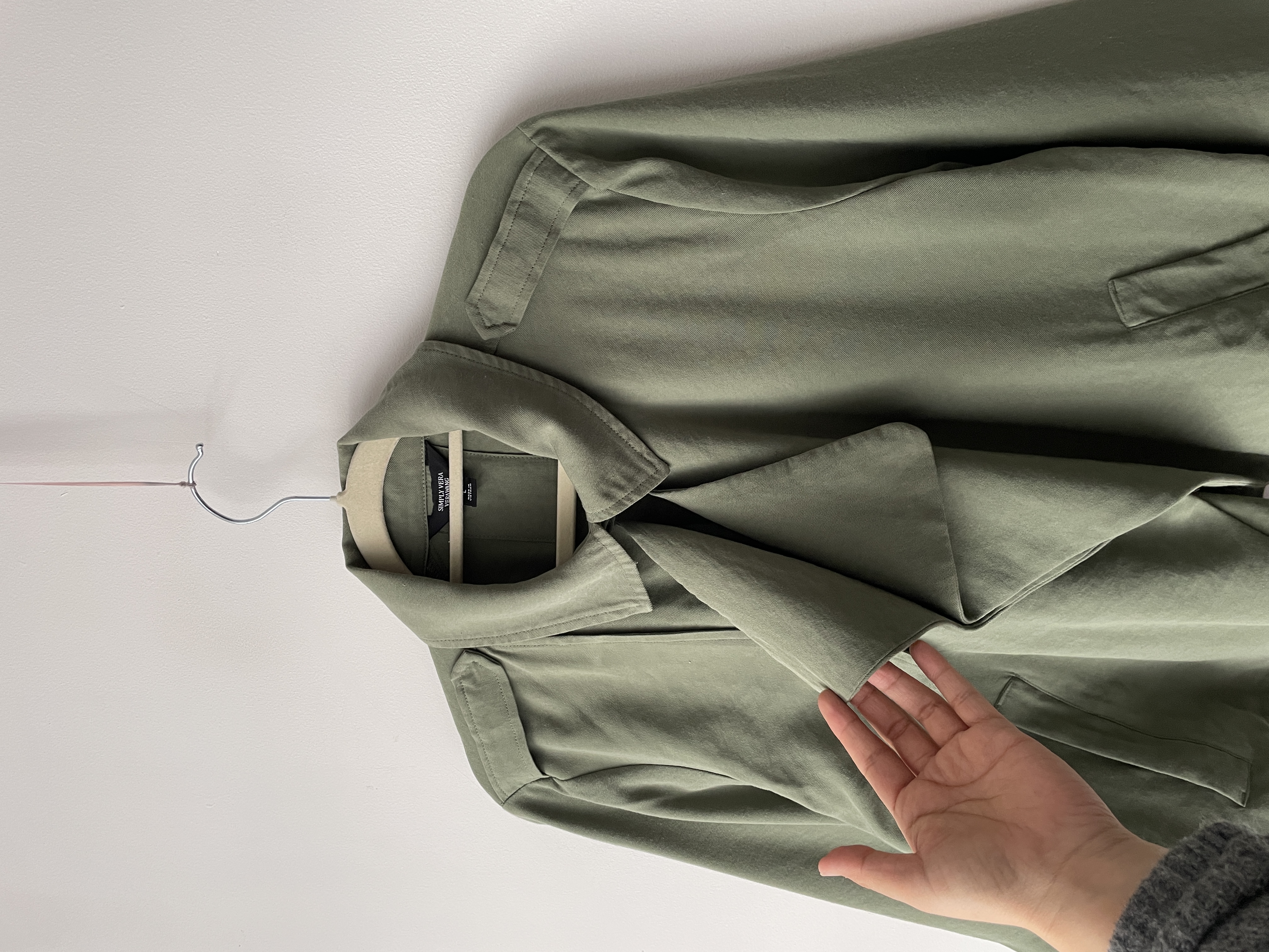 Trench oliva. Talla: L 2