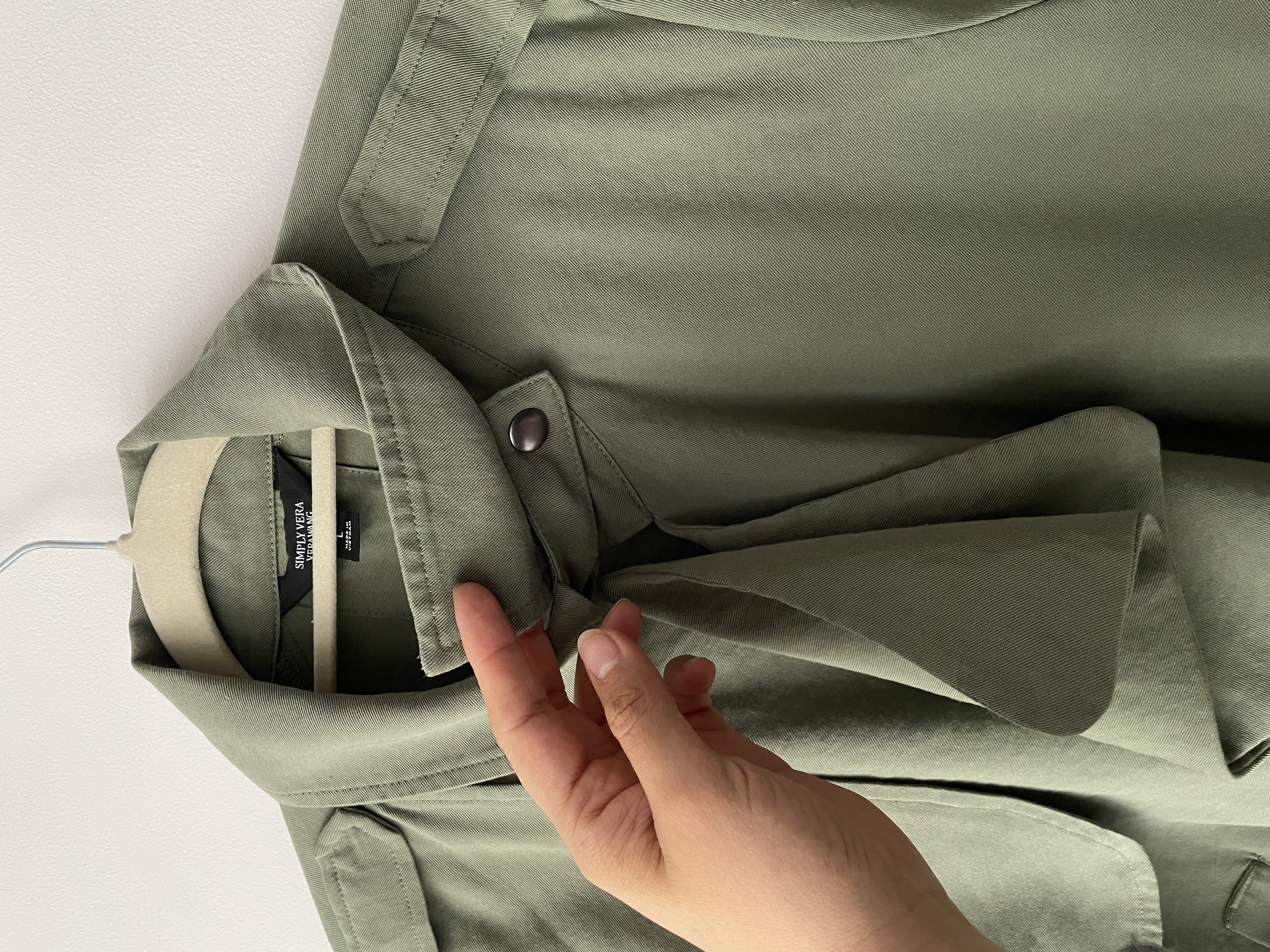 Trench oliva. Talla: L 3