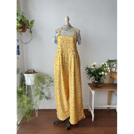 Jardinera amarilla. Talla: M holgada