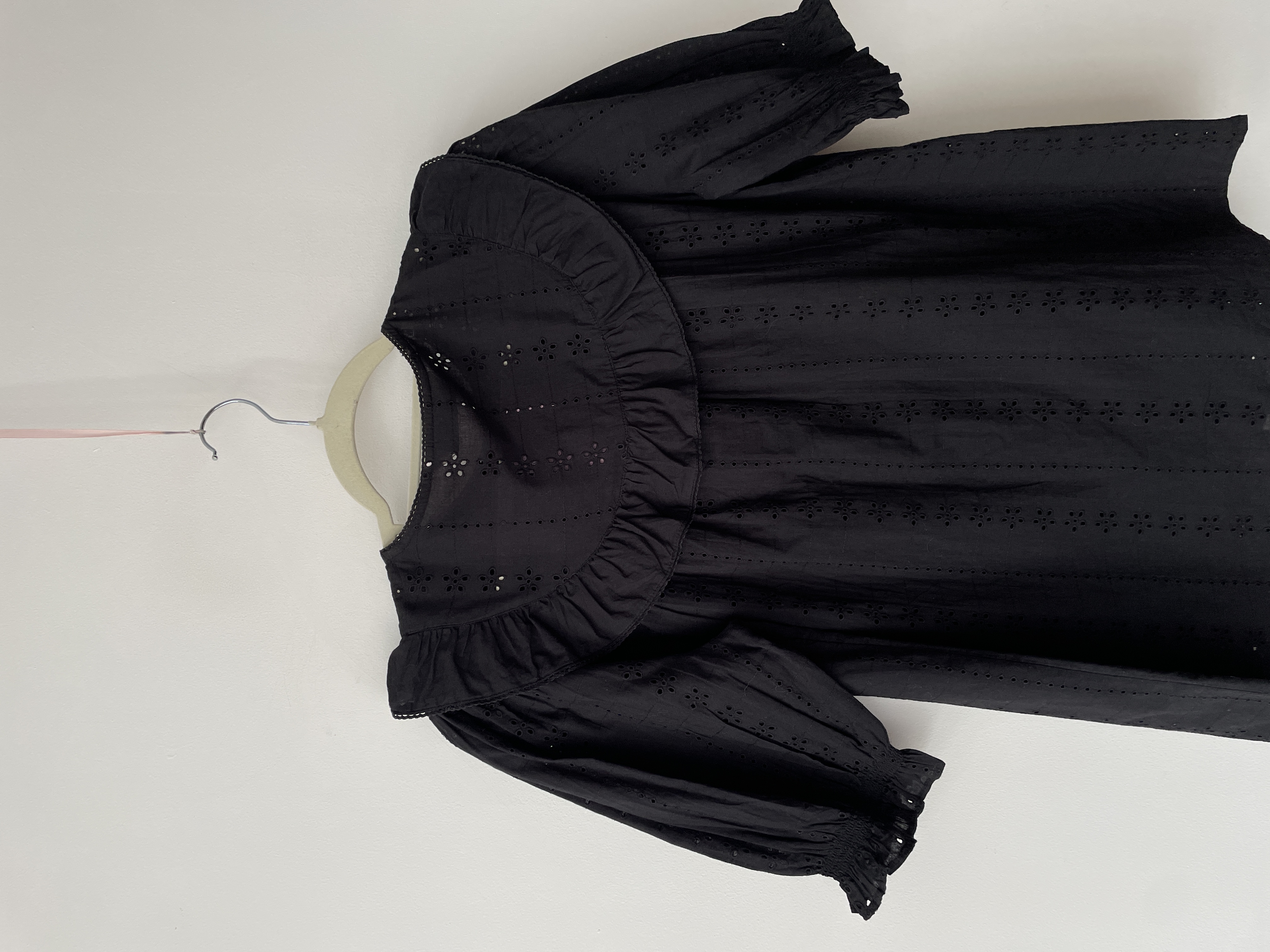 Blusa negra. Talla: 12 (40) 2