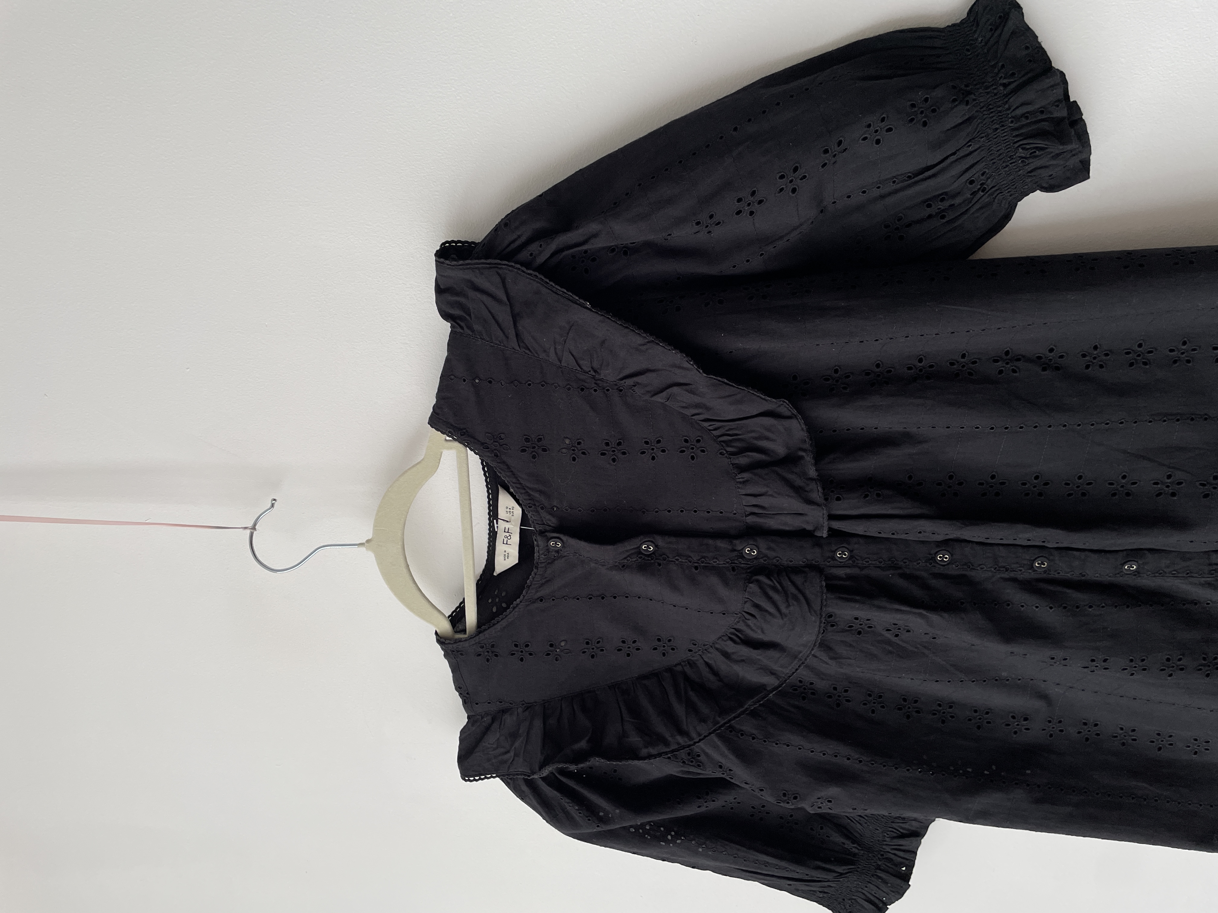 Blusa negra. Talla: 12 (40) 4