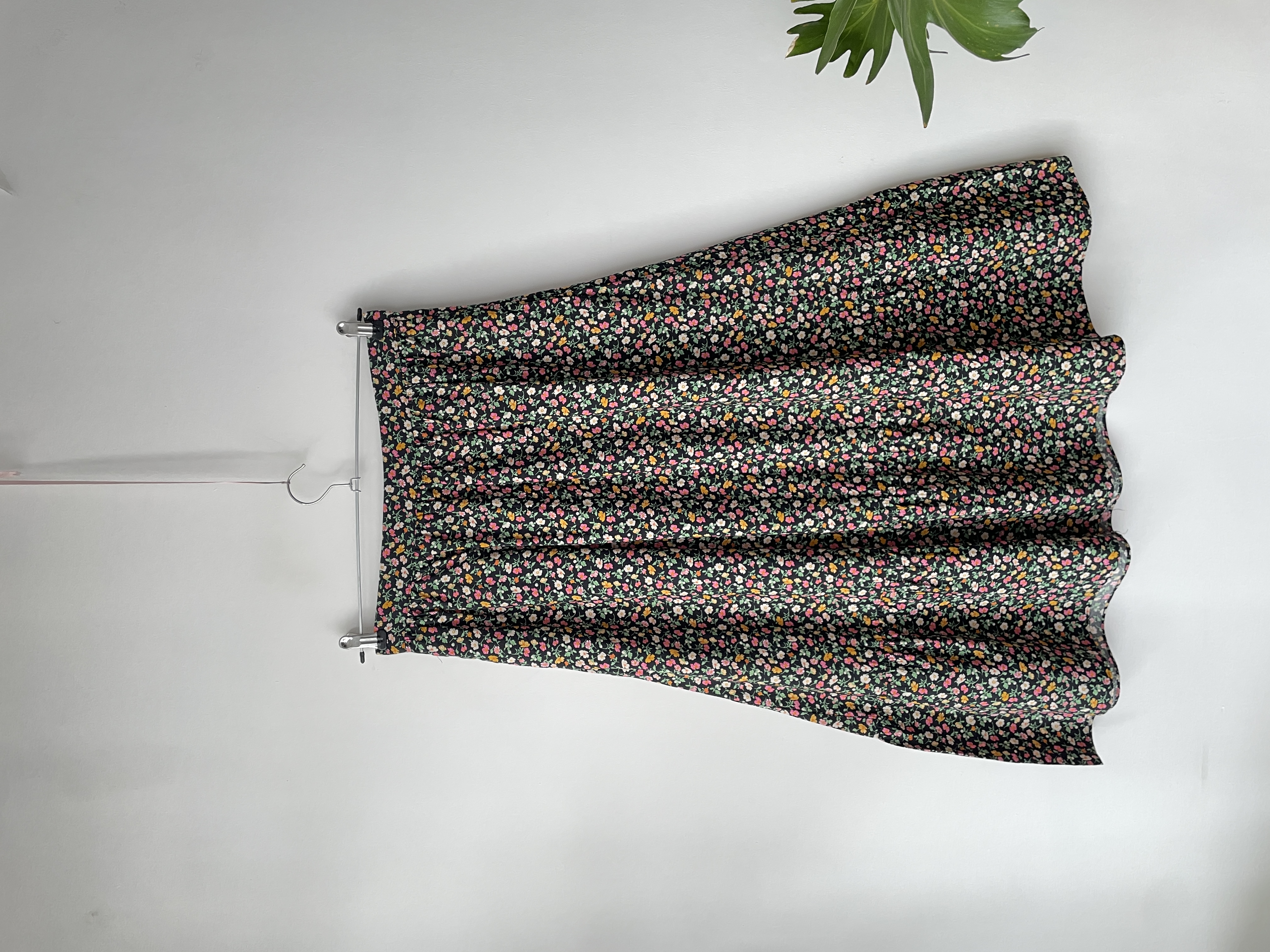 Falda flores. Talla: 6 (s) 1