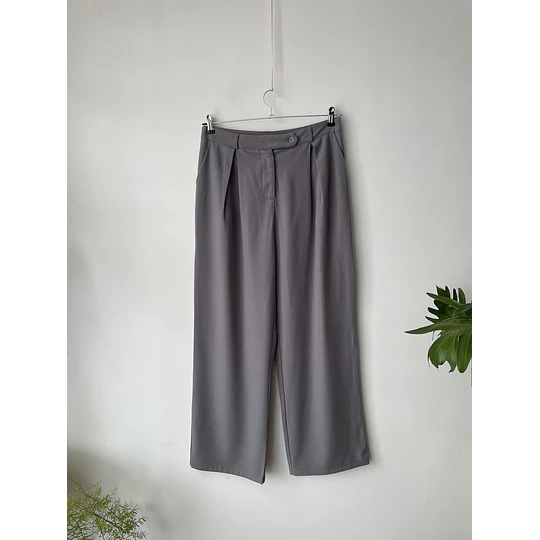 Pants gris. Talla: L chico (M)