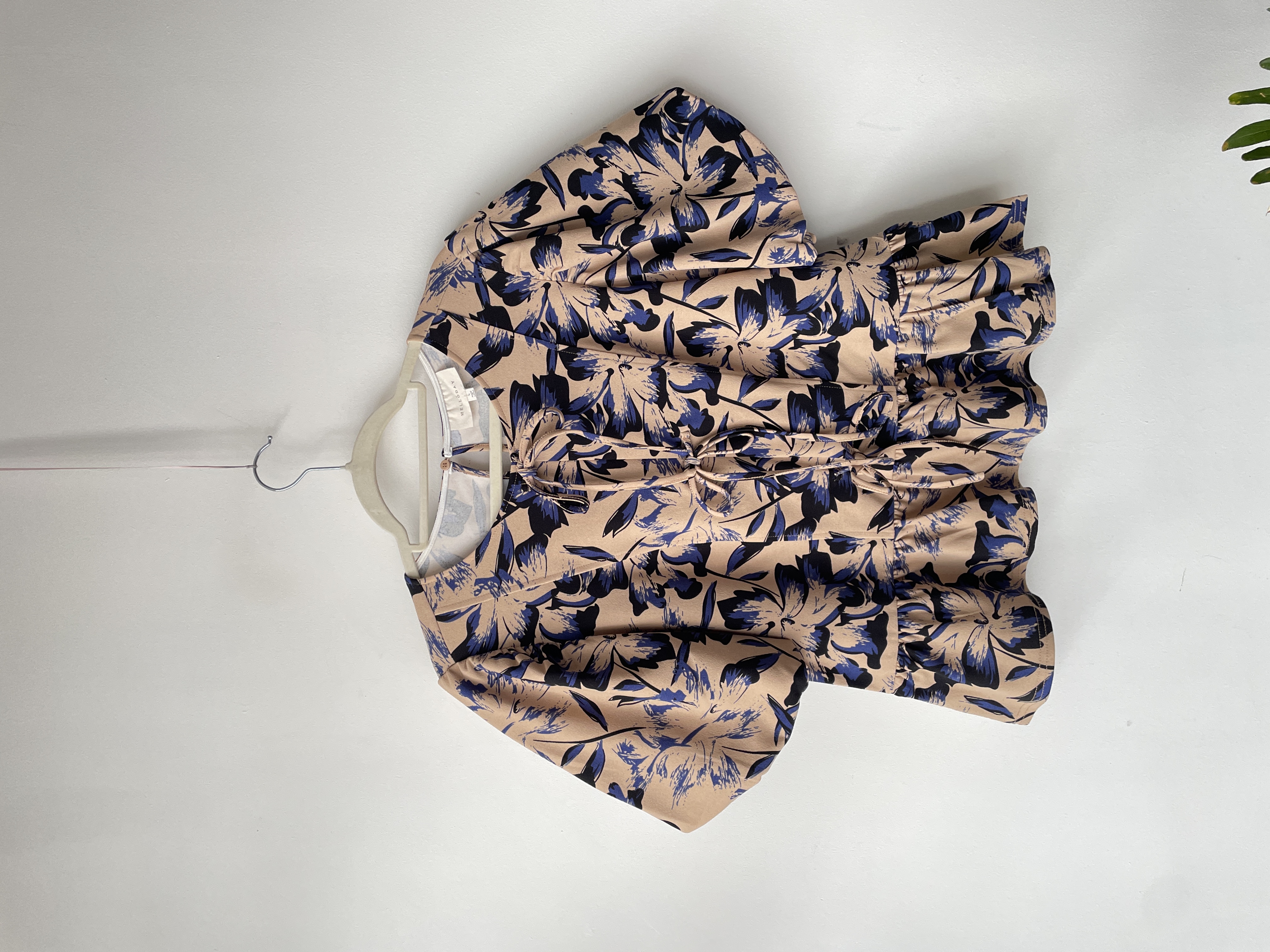 Blusa lazos. Talla: L  1