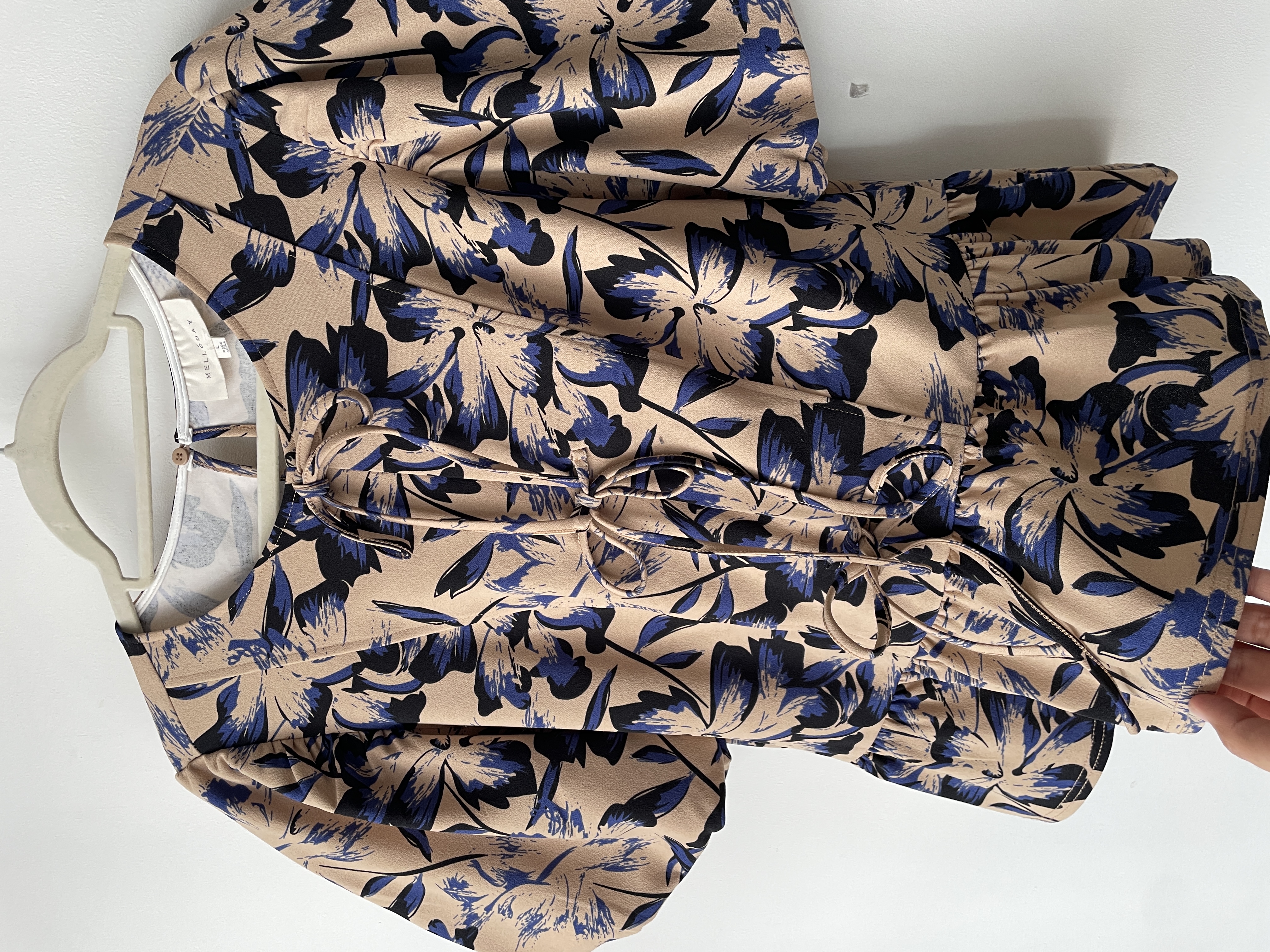Blusa lazos. Talla: L  3