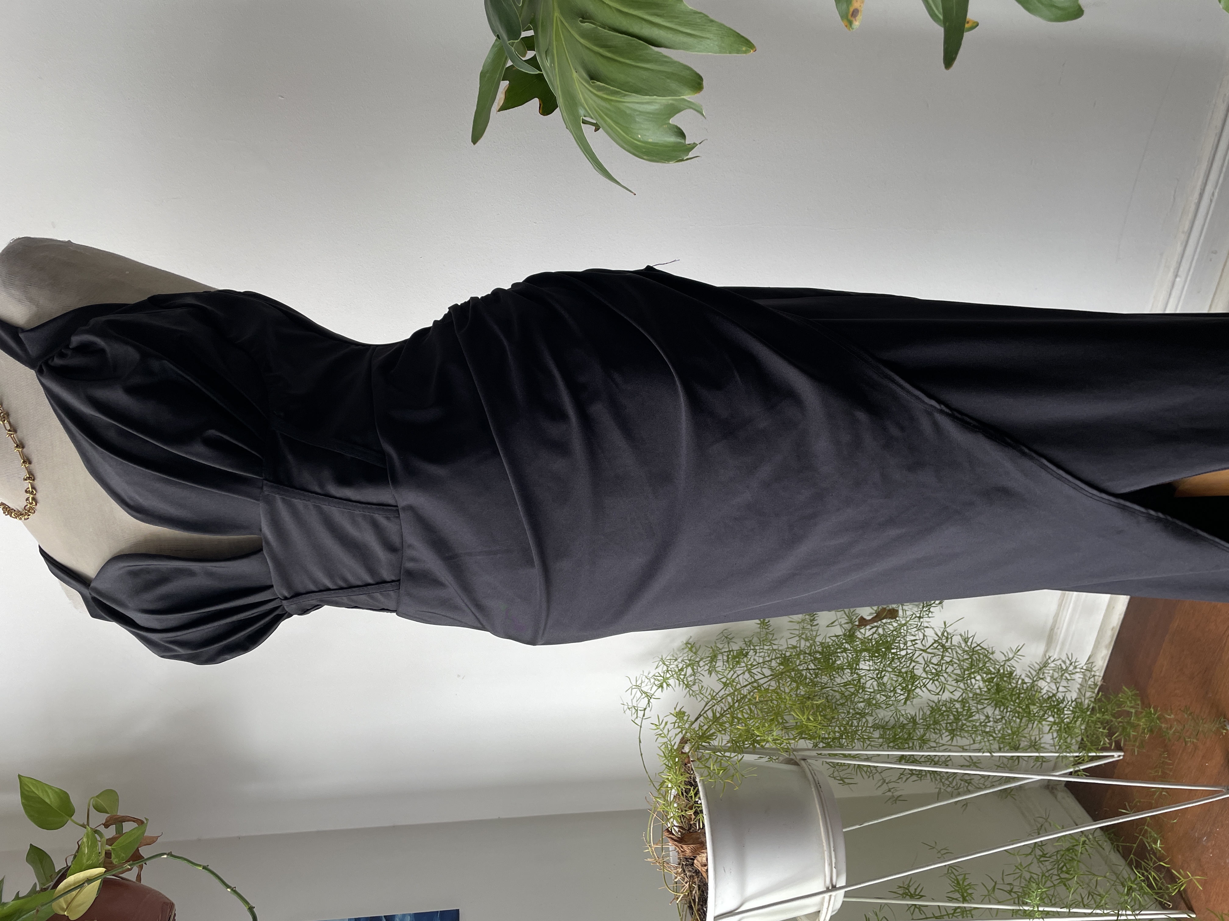 Vestido satín. Talla: L  2