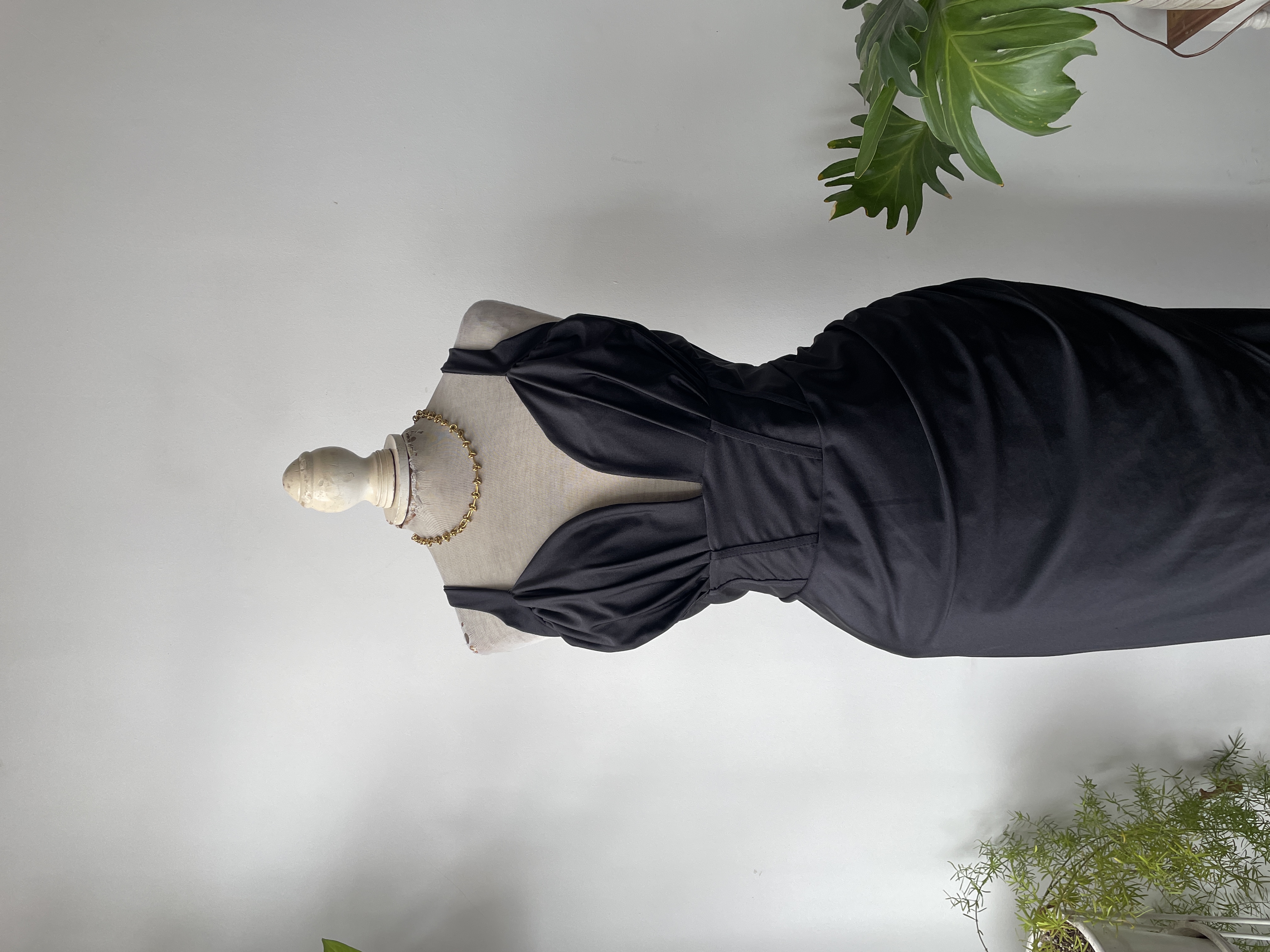 Vestido satín. Talla: L  3