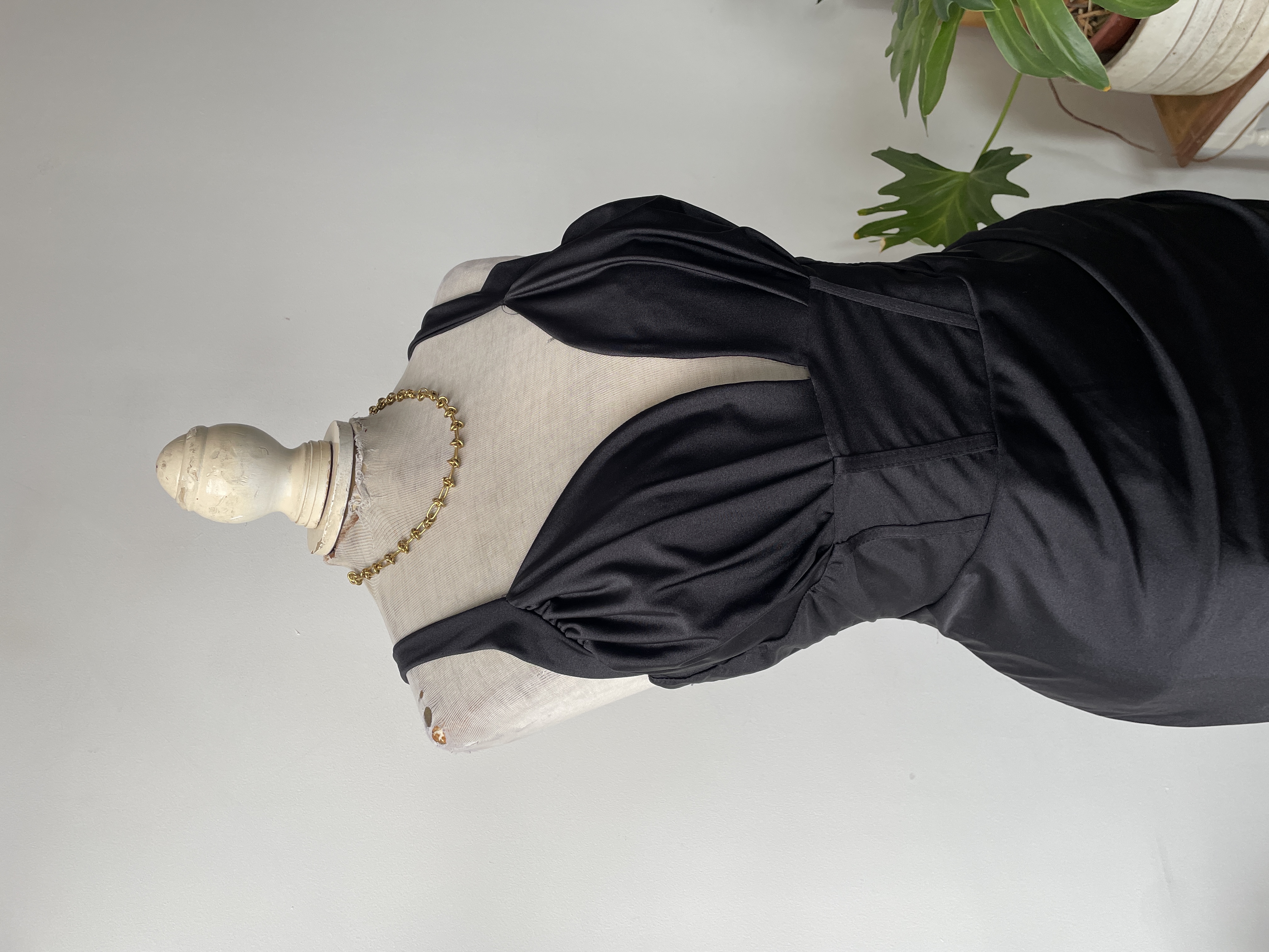 Vestido satín. Talla: L  4