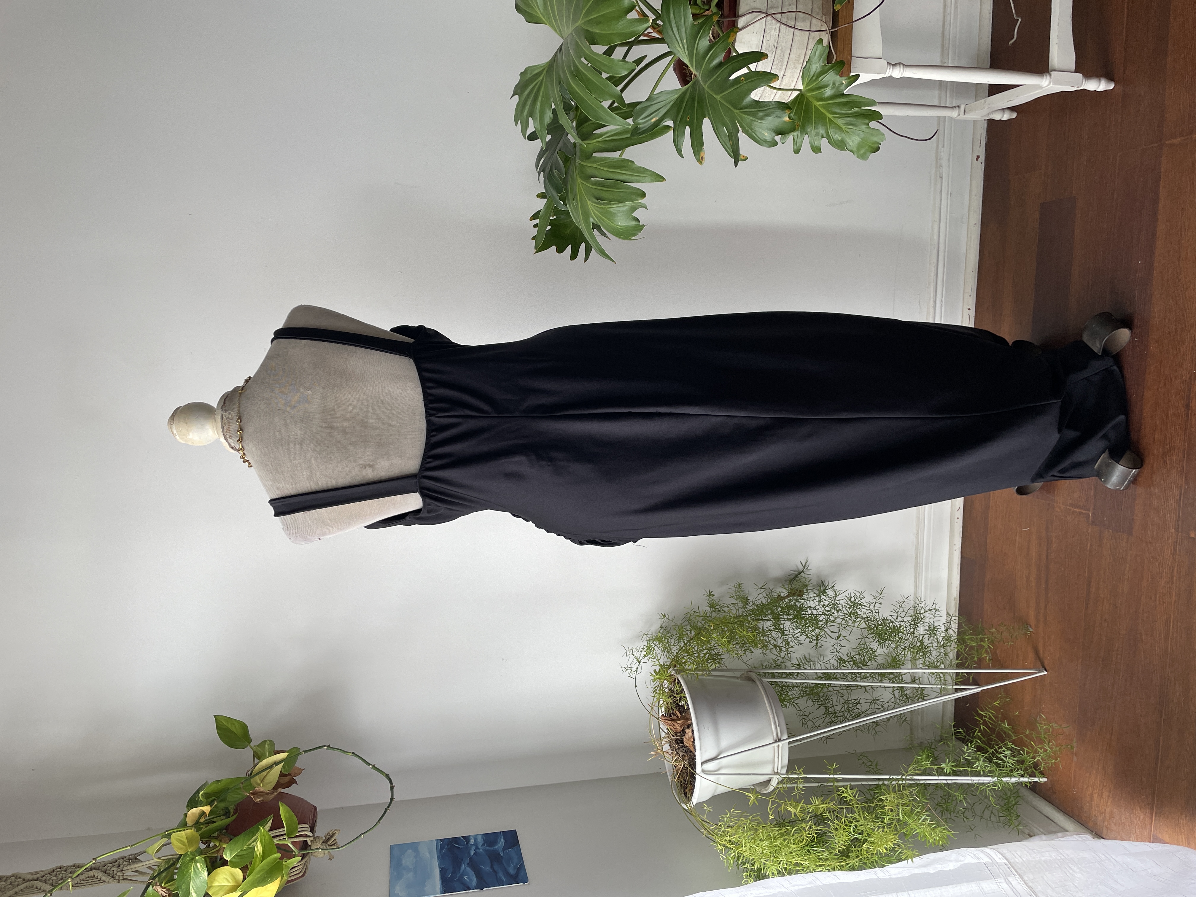 Vestido satín. Talla: L  5