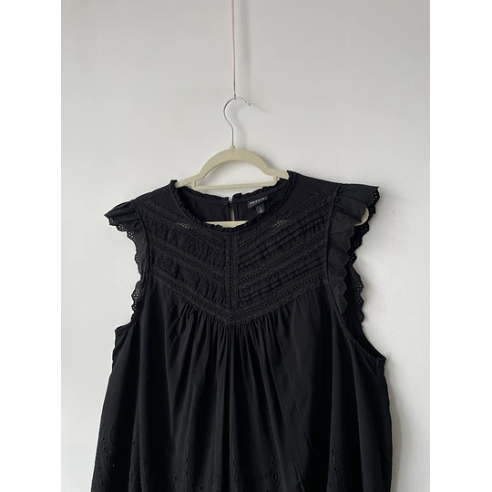 Blusa negra broderié. Talla: 2 (XL/2XL) 