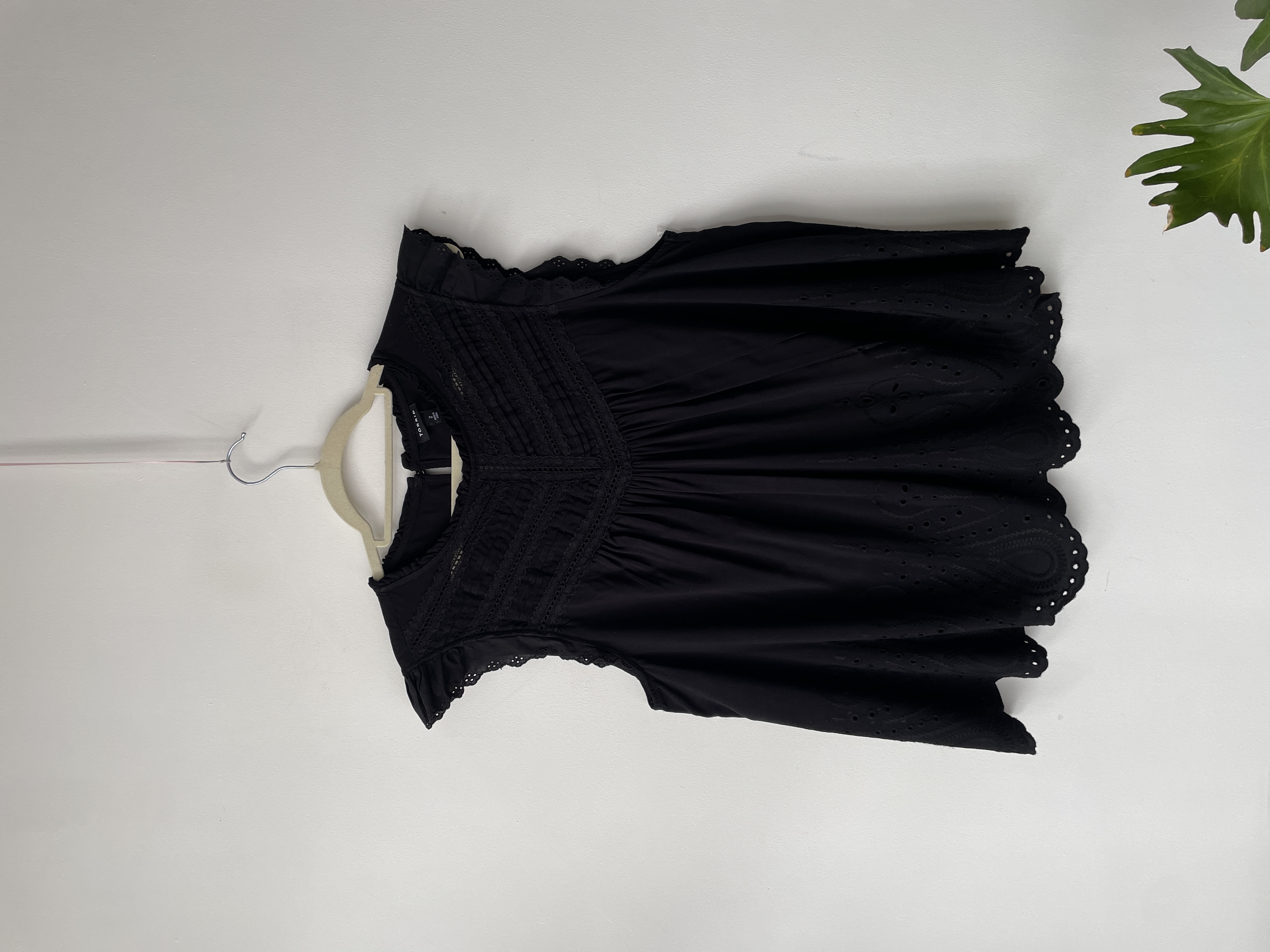 Blusa negra broderié. Talla: 2 (XL/2XL)  1