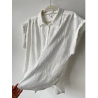 Blusa bordada. Talla: L  2