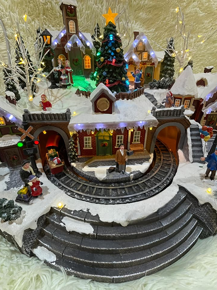 Ciudad Nevada con Tren en el Centro 2