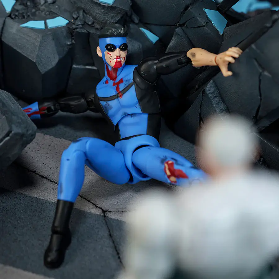 [Preventa Abierta] INVINCIBLE 1/12 SCALE ACTION FIGURE BATTLE DAMAGED DELUXE EXCLUSIVE  9