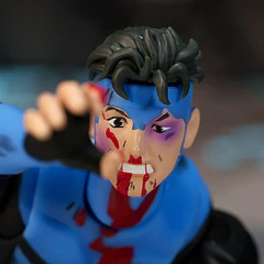 [Preventa Abierta] INVINCIBLE 1/12 SCALE ACTION FIGURE BATTLE DAMAGED DELUXE EXCLUSIVE  12