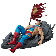 [Preventa Abierta] Death of Superman MAFEX No.324 Superman (Battle Damaged Ver.) Action Figure 12