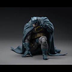 [Preventa Abierta] Batman: The Dark Knight Returns - Batman (Blue Suit) Action Figure 14