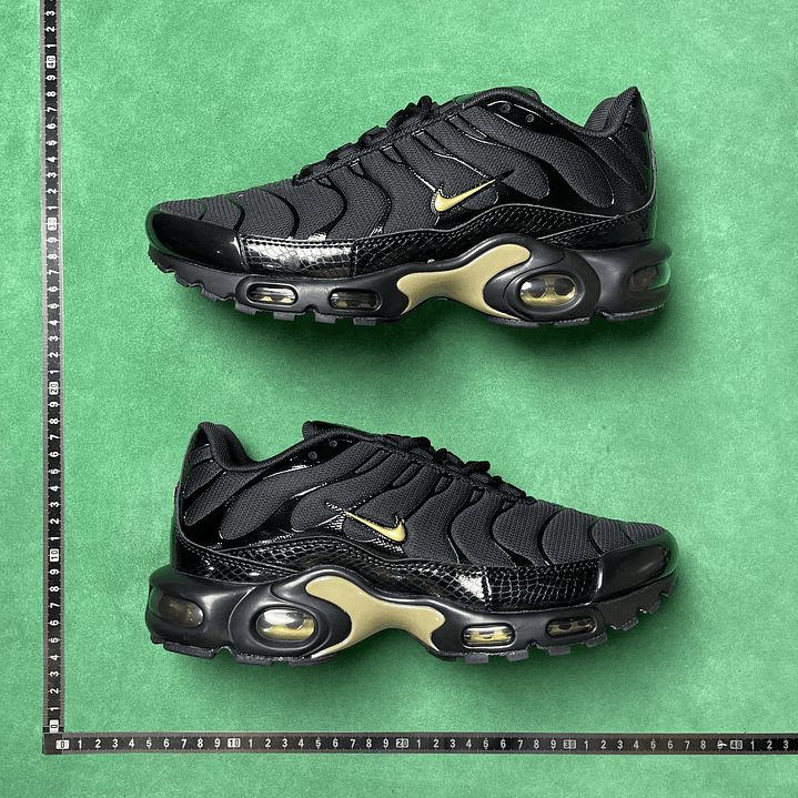 TN Black & Metallic Gold 1