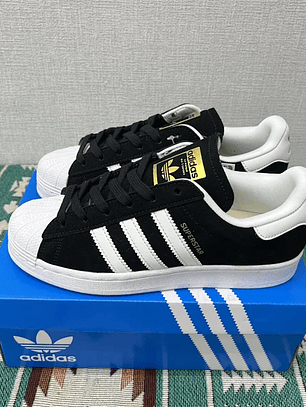 Superstar Black and White