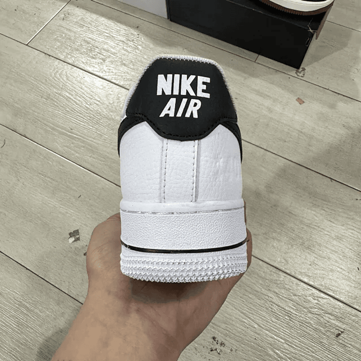 AF1 07 LV8 40th Anniversary White Black 4