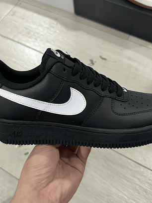 AF1 07 Black/White