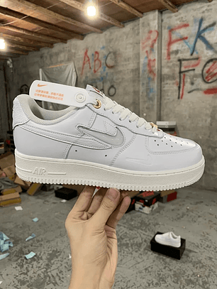 AF1  