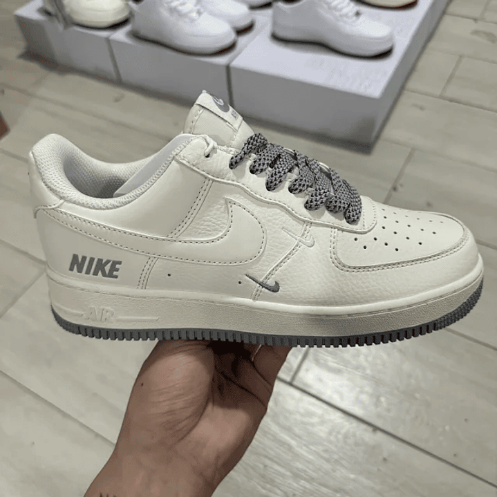 AF1     2