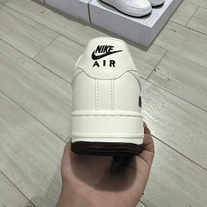 AF1     5