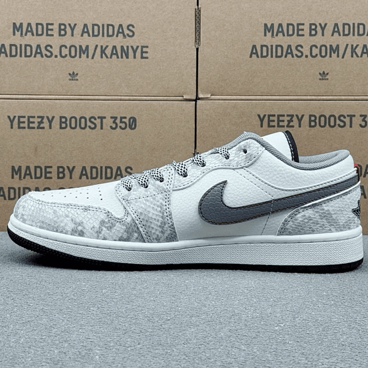 AJ1 Low Retro Royalty   2