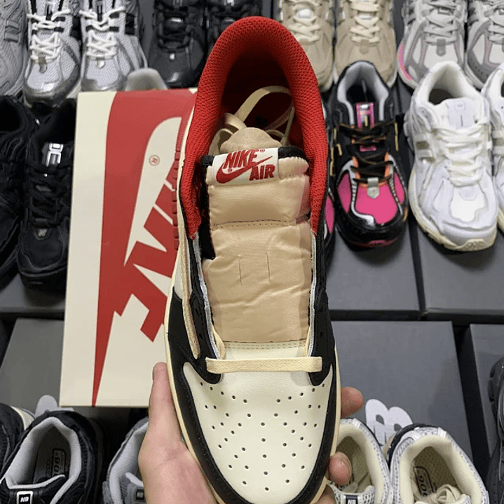 AJ1 Low Travis Scott Red 4
