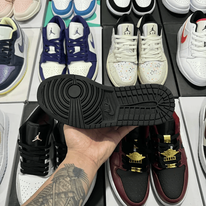 AJ1 Low Black White Hyper Pink 5