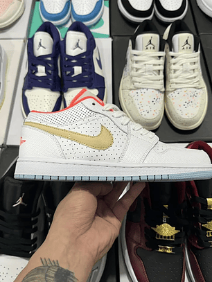 AJ1 Low White/Sesame/Flash Crimson
