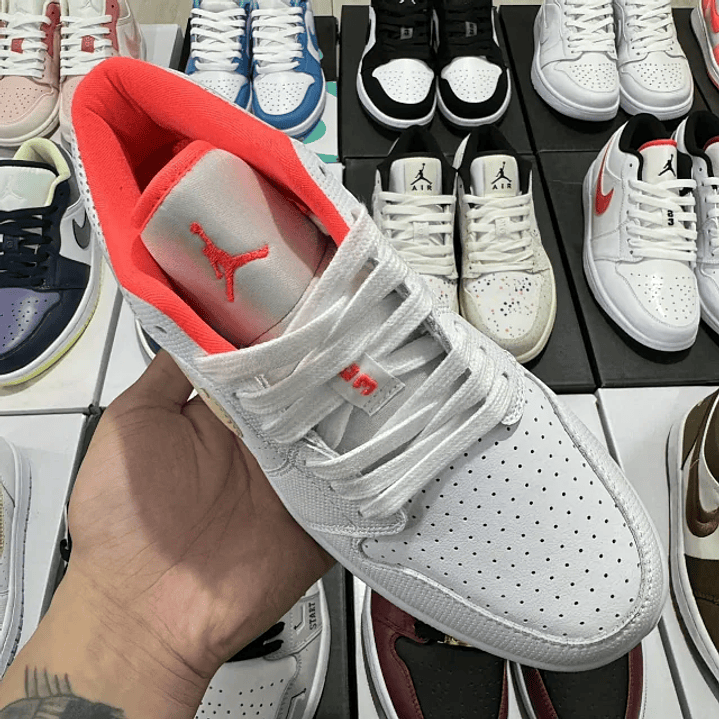 AJ1 Low White/Sesame/Flash Crimson 4