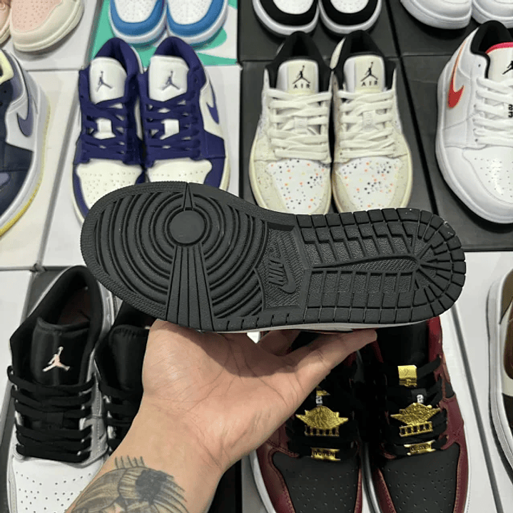 AJ1 Low Flaming Swoosh 5