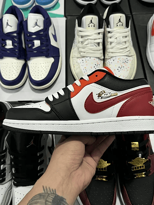 AJ1 Low Flaming Swoosh